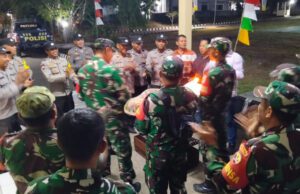 Sempat Bikin Tegang! Puluhan Prajurit TNI ‘Geruduk’ Polsek Maluk, Ternyata Bawa Kejutan Hari Bhayangkara ke-80
