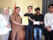 KNPI Kecamatan Maluk Bersama Pemdes Benete dan Camat Maluk Serahkan Bantuan Sosial untuk Balita Pengidap Kanker