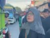 Viral! Aksi Kepala Desa Perempuan Turun Langsung Atasi Kemacetan Tuai Pujian Warga