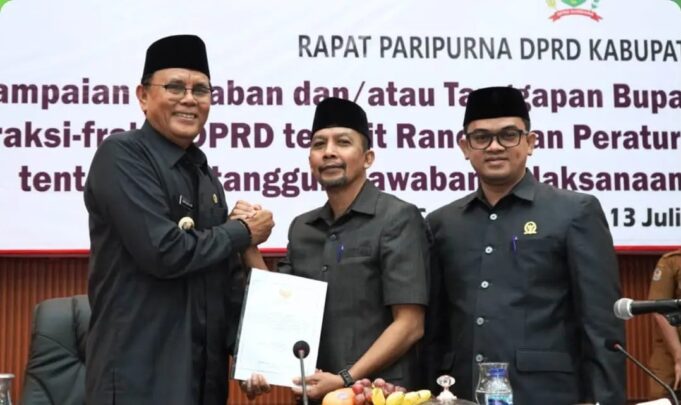 Bupati H. Jarot Sampaikan Jawaban atas Pandangan Umum Fraksi-Fraksi DPRD terhadap Ranperda Pertanggungjawaban APBD 2025