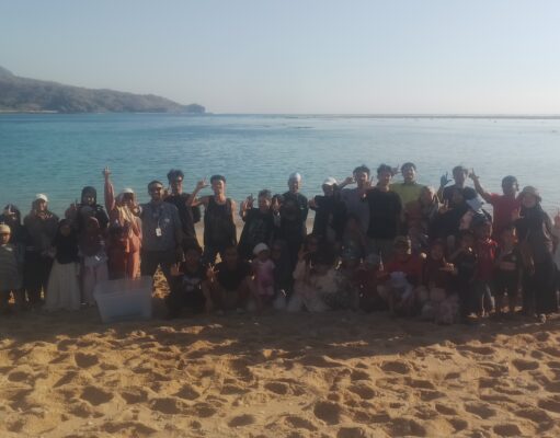 AMMAN dan Pokdarwis Lestari Lepas 300 Tukik di Pantai Pasir Putih, Wujud Nyata Komitmen Jaga Kelestarian Laut