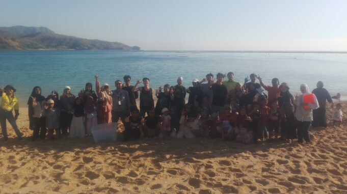 AMMAN dan Pokdarwis Lestari Lepas 300 Tukik di Pantai Pasir Putih, Wujud Nyata Komitmen Jaga Kelestarian Laut