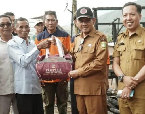 Tinjau Lokasi Kebakaran di Moyo Hulu, Wabup H. Ansori Imbau Warga Waspada Arus Pendek Listrik