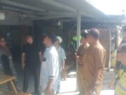 Pemerintah Kecamatan Maluk Lakukan Door to Door Sosialisasi Pengerukan Sedimentasi Drainase Jalan Utama