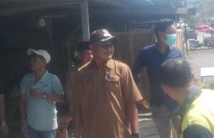 Kepala Desa Mantun Heri Wibowo, SST Sosialisasikan Pengerukan Sedimentasi Drainase di Sepanjang Jalan Negara