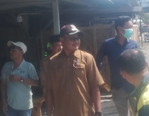 Kepala Desa Mantun Heri Wibowo, SST Sosialisasikan Pengerukan Sedimentasi Drainase di Sepanjang Jalan Negara