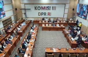 Ibu Santri Korban Pembakaran di Lombok Menangis di DPR Demi Keadilan