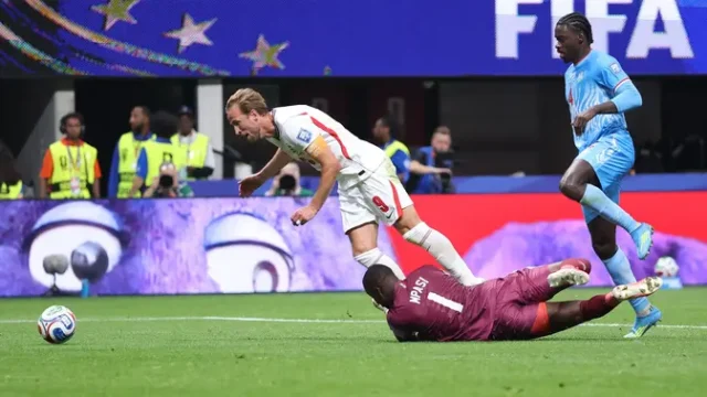 Inggris-Gagal-Dapat-Penalti-Usai-Kane-Jatuh-di-Kotak-Penalti