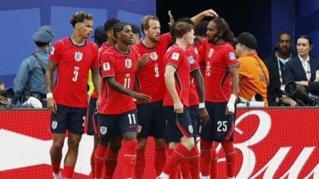 Inggris-Lolos-ke-Perempat-Final-Tapi-Henderson-Cedera-Parah