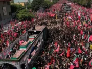Iran Gunakan Ayat Al-Qur’an sebagai Pesan Politik di Pemakaman Khamenei