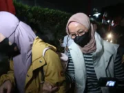 Istri Bupati Pemalang Tiba di KPK untuk Pemeriksaan Lanjutan