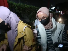 Istri Bupati Pemalang Tiba di KPK untuk Pemeriksaan Lanjutan
