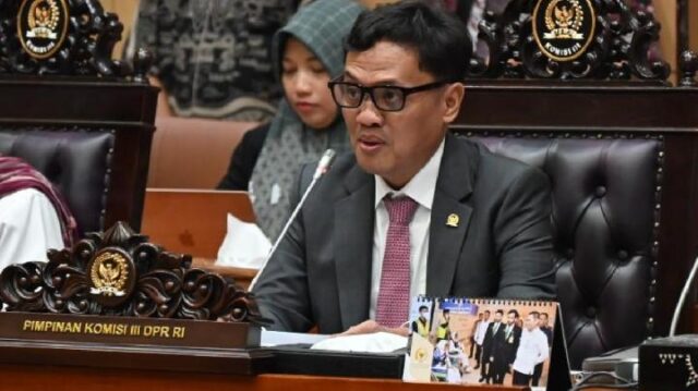 Jampidsus-Mundur-DPR-Tegaskan-Penegakan-Hukum-Harus-Berlanjut