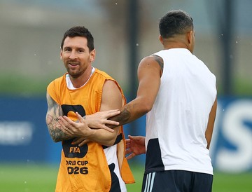 Jelang-Final-Piala-Dunia-Otamendi-Nyaris-Bikin-Messi-Celaka