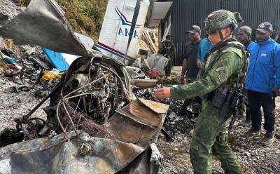 Jenderal-Kopassus-Pimpin-Evakuasi-Puing-Pesawat-yang-Dibakar-KKB