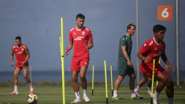John-Herdman-Puji-Kontribusi-Ivar-Jenner-di-Latihan-Timnas-Indonesia