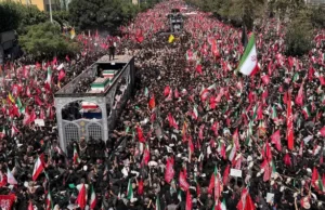 Jutaan Warga Iran Antarkan Khamenei ke Peristirahatan Terakhir
