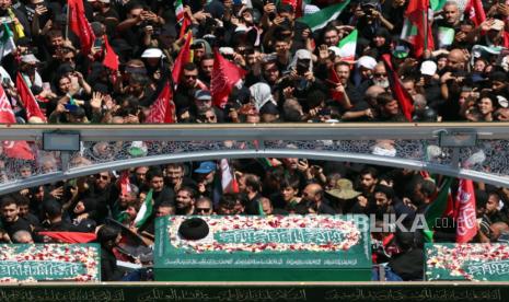 Jutaan Warga Iran Berduka dan Serukan Pembalasan Usai Kematian Khamenei