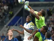 Juventus dan PSG Bersaing Ketat Rekrut Kiper Parma Zion Suzuki