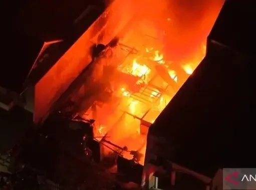 Kebakaran di Pulogadung Tewaskan Satu Orang
