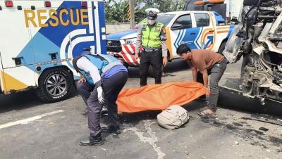 Kecelakaan Beruntun di Tol JORR Tewaskan Sopir Truk, Diduga Karena Micro Sleep