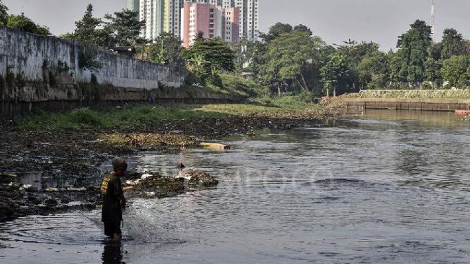 Kemarau Panjang, Pramono Siapkan Normalisasi Sungai Saat Debit Air Menyusut