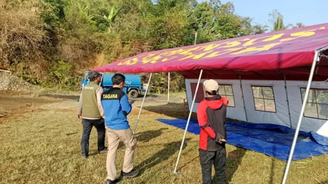 Kemensos-Salurkan-Bantuan-Logistik-ke-420-Warga-Terdampak-Kebakaran-Kampung-Adat-Sukabumi