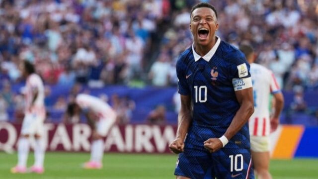 Kylian-Mbappe-Buru-Sepatu-Emas-dan-Penghormatan-Terakhir-untuk-Deschamps-di-Laga-Lawan-Inggris