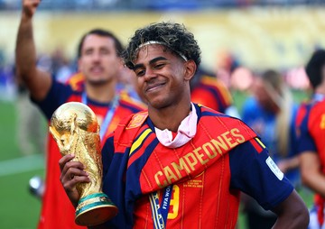 Lamine-Yamal-Masih-Buru-Trofi-Liga-Champions-Bersama-Barcelona