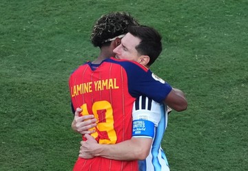 Lamine-Yamal-Ungkap-Pesan-Messi-Usai-Spanyol-Juara-Piala-Dunia-2026