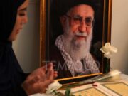 Lantunan Doa dan Ratusan Ribu Umat Memenuhi Teheran di Hari Kedua Pemakaman Khamenei
