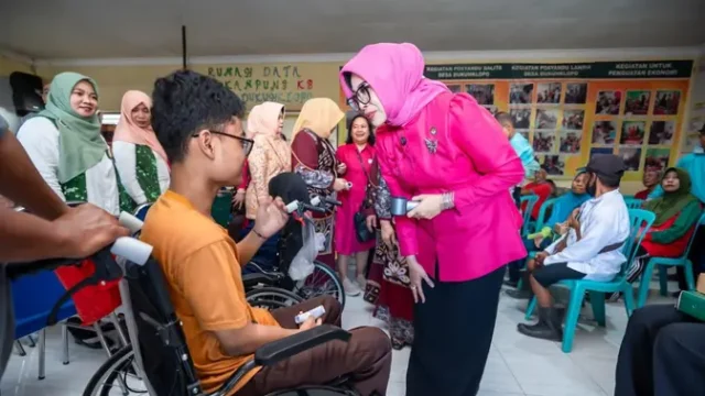 Lewat-ATENSI-Penyandang-Disabilitas-Psikososial-di-Jombang-Hasilkan-Karya-Bernilai-Ekonomi
