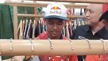 Libur-Balap-Veda-Ega-dan-Mario-Aji-Kunjungi-Pasar-Batik-di-Jakarta