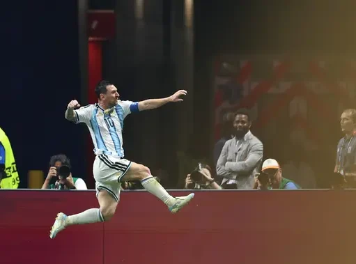 Lionel Messi Bangkit dari Gagal Penalti, Bawa Argentina Menang Dramatis Atas Mesir