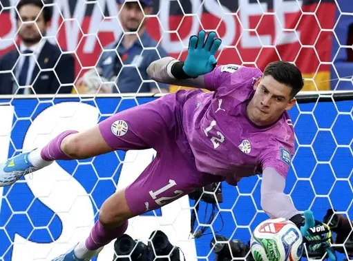 Manchester United Incar Kiper Paraguay Usai Piala Dunia 2026