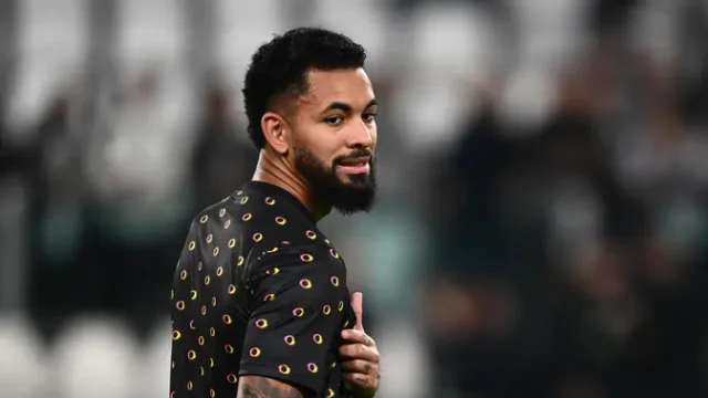Manchester-United-Kembali-Incar-Douglas-Luiz-Skema-Tukar-Pemain-Jadi-Opsi