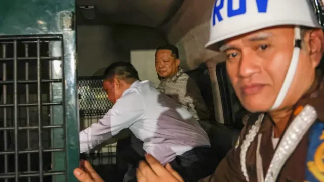 Mantan-Jampidsus-Febrie-Adriansyah-Enggan-Jelaskan-Asal-74-Kg-Emas-di-Sentul