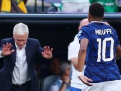Mbappe Gemilang, Deschamps Membungkuk Tanda Kehormatan