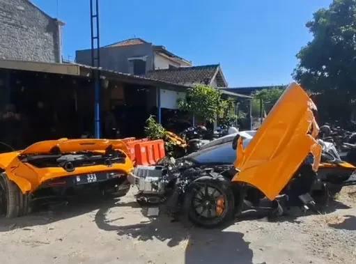 McLaren Rp 9 Miliar Terbelah Dua Usai Kecelakaan di Sukoharjo