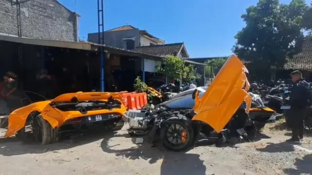 McLaren-Rp-9-Miliar-Terbelah-Dua-Usai-Kecelakaan-di-Sukoharjo