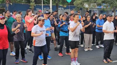 Menkes Budi Gunadi dan Gubernur Pramono Jogging Bareng di CFD Kuningan