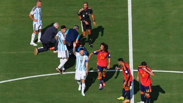 Messi-Minta-Kartu-Merah-untuk-Cucurella-Wasit-Tak-Beri-Sanksi