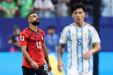 Mohamed Salah Tenangkan Timnas Mesir Usai Kalah Kontroversial dari Argentina