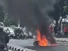 Motor Terbakar Usai Hindari Mobil yang Rem Mendadak di Pasar Minggu
