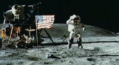 Neil-Armstrong-Mendarat-di-Bulan-Sultan-Hamengkubuwono-VI-Meninggal-pada-20-Juli