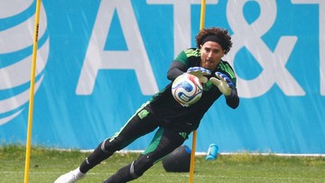 Ochoa Gantung Sarung Tangan, Tutup Karier Legendaris Setelah 6 Piala Dunia