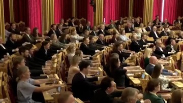 Parlemen-Norwegia-Gelar-Viking-Row-di-Ruang-Sidang-Dukung-Timnas-di-Piala-Dunia-2026