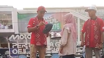 Penyerahan-Tersangka-Don-Ritto-dan-74-Kg-Emas-ke-Kejagung