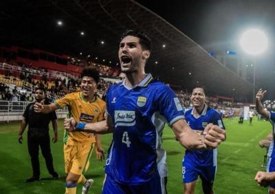 Persib Bandung Perpanjang Kontrak Julio Cesar Demi Kestabilan Lini Belakang