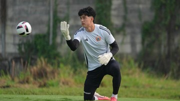 Persija Pinjamkan Cyrus Margono Akibat Persaingan Ketat di Posisi Kiper
